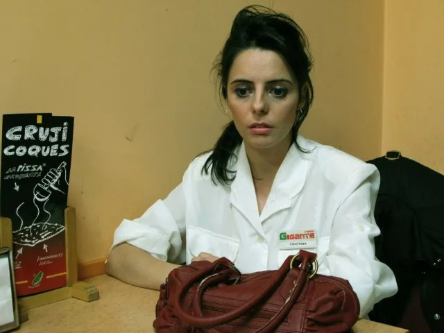 Rosana Blanco con uniforme de supermercado en Cuestión de actitud